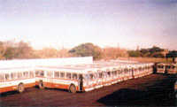 La primera flota de ómnibus: ACLO REGAL MARK VI en el parque de estacionamiento